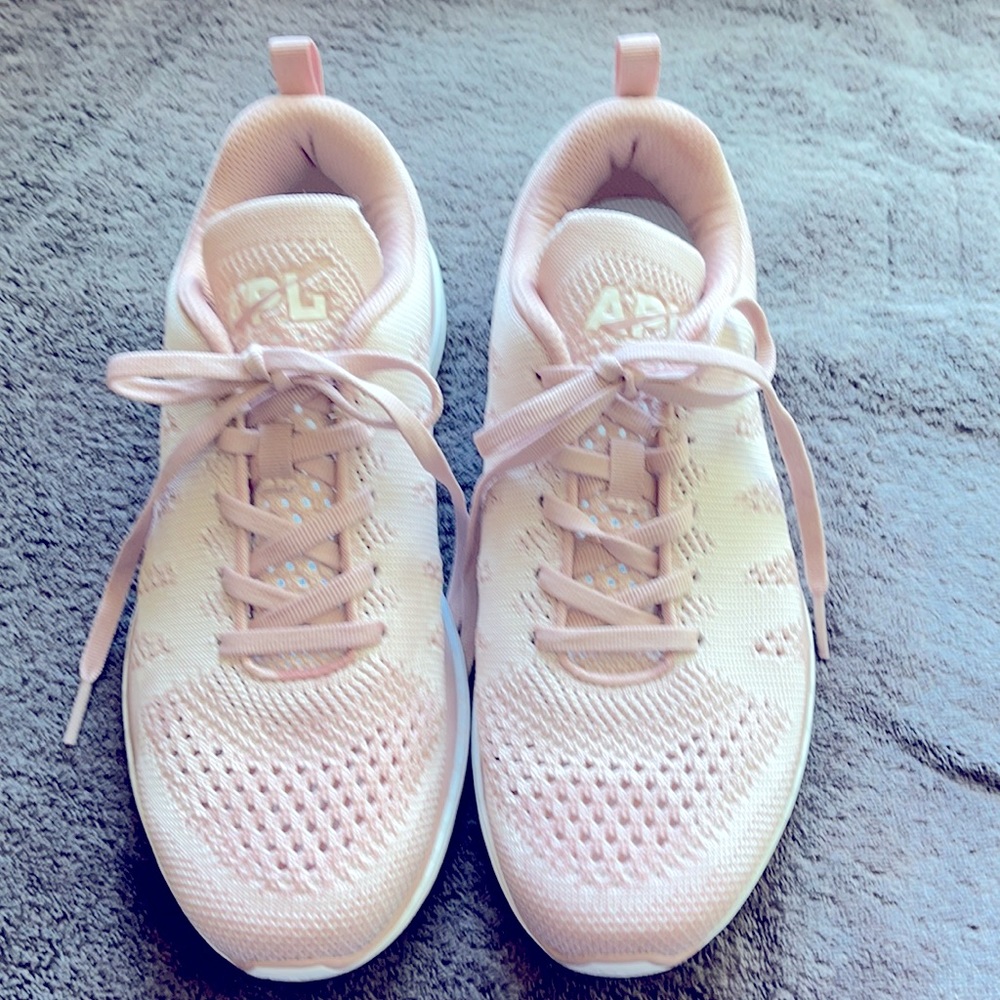 APL Athletic shoes